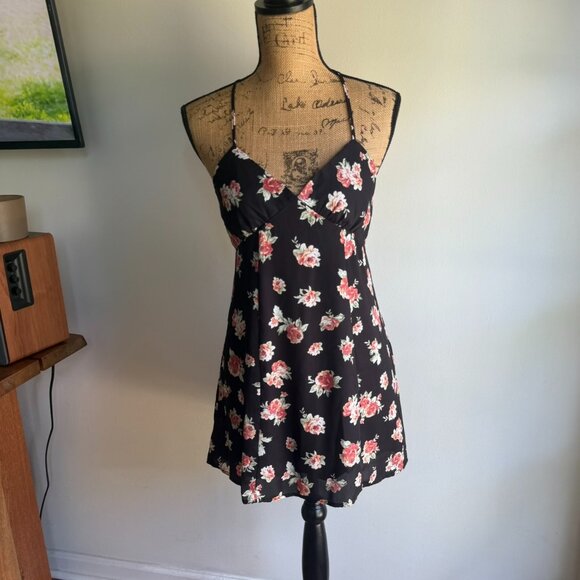 Forever 21 – Black Floral Skater Mini Dress – Size Small - Picture 4 of 12
